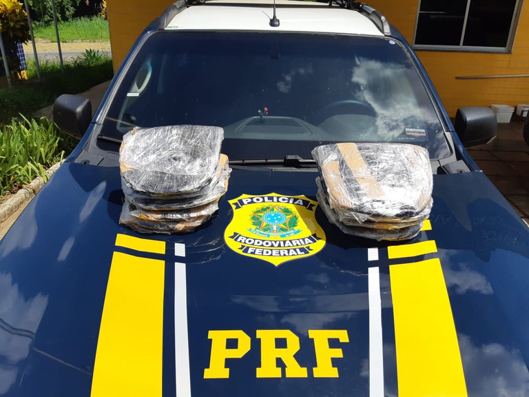 PRF prende casal que transportava haxixe em ônibus