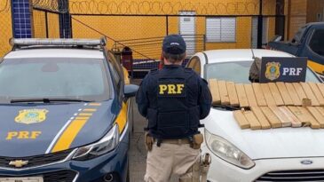 prf-apreende-de-25kg-de-maconha-em-carro-roubado