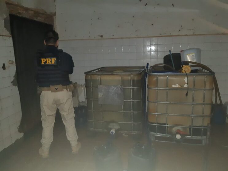 PRF apreende combustível armazenado de forma ilegal