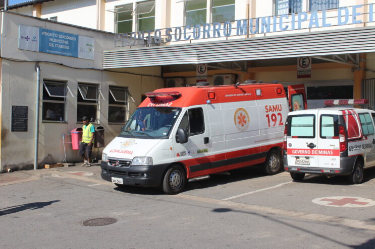 mulher-e-socorrida-apos-ser-atropelada-por-motocicleta