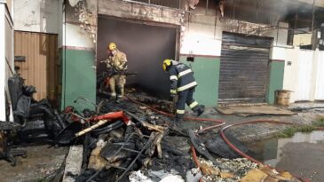 incendio-em-capotaria-mobiliza-bombeiros-em-itabira