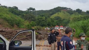 Rodovia de acesso à Santa Maria estão interditadas