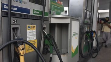 governador-anuncia-reducao-de-imposto-sobre-gasolina-energia-e-internet
