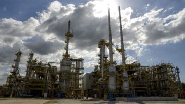 petrobras-aumenta-preco-da-gasolina-em-cerca-de-8-nas-refinarias
