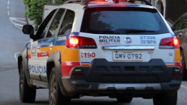 carro-tem-as-rodas-furtadas-apos-garagem-ser-arrombada