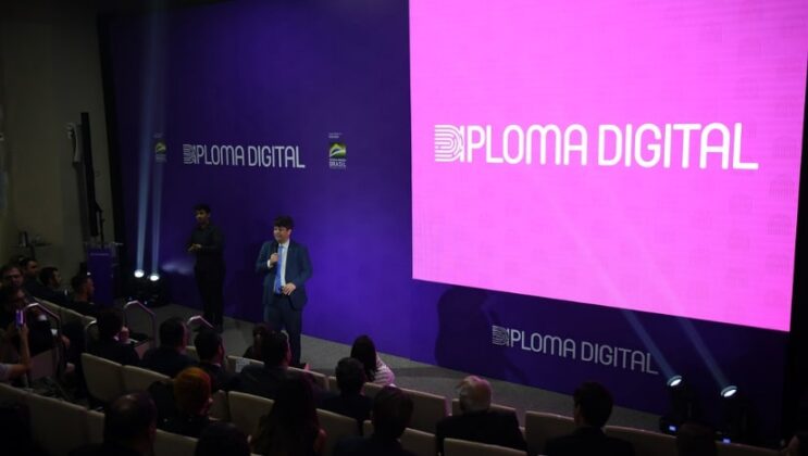 universidades-tem-ate-dezembro-para-adotar-diploma-digital