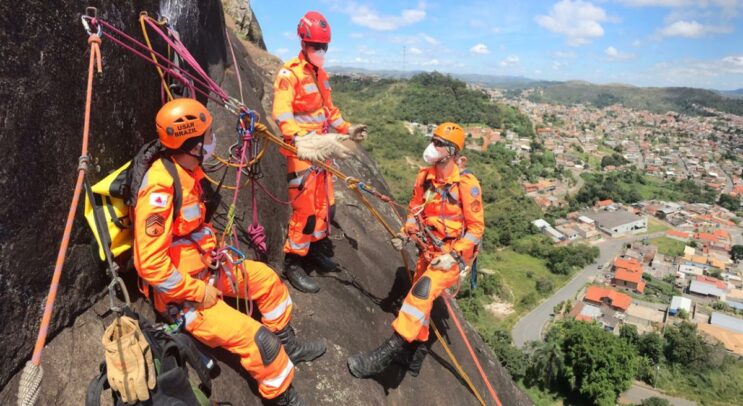 bombeiros-militares-se-qualificam-para-salvamento-em-montanha