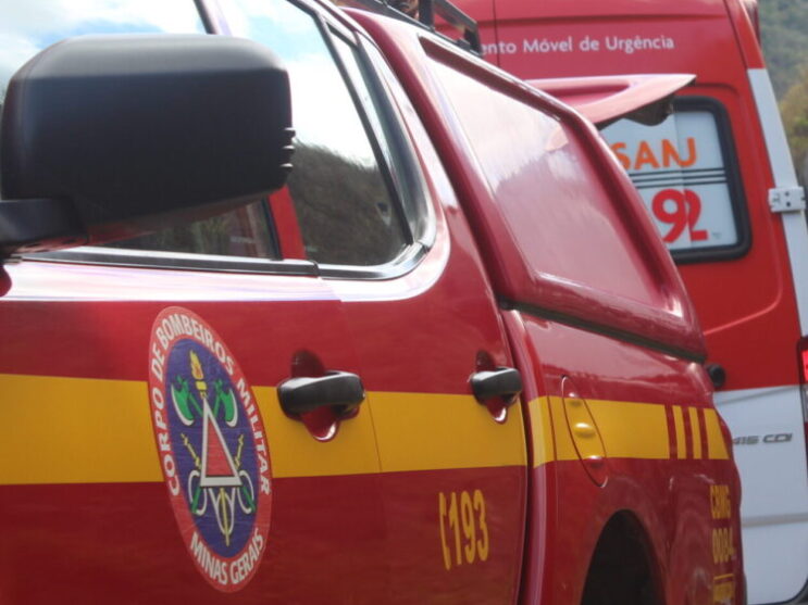 cadete-dos-bombeiros-e-socorrido-apos-acidente-na-mg-434