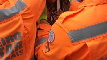 bombeiros-resgatam-crianca-com-a-cabeca-presa-em-grade