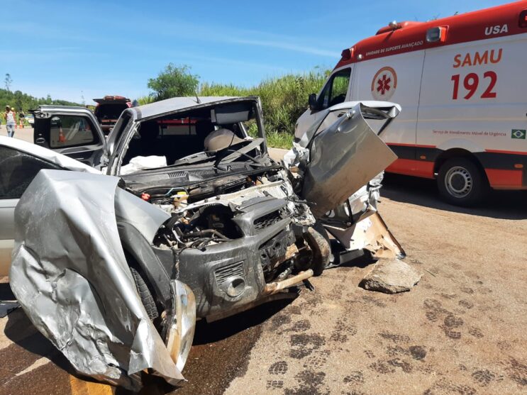colisao-frontal-deixa-vitima-presa-as-ferragens-da-mg-434