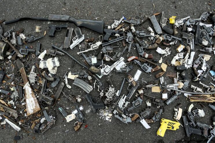 Projeto dispensa registro de arma de fogo antiga ou danificada