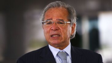 com-vacinacao-brasil-tera-novo-horizonte-em-60-dias-diz-guedes