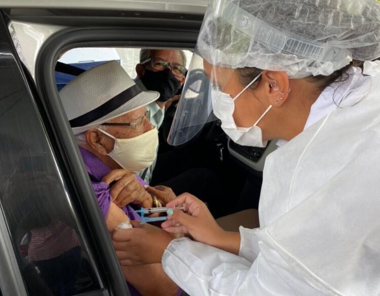operacao-de-guerra-pela-vida-drive-thru-da-vacinacao-funcionara-durante-a-onda-roxa