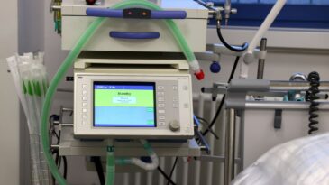 media-de-mortes-por-covid-19-no-pais-recua-pelo-terceiro-dia