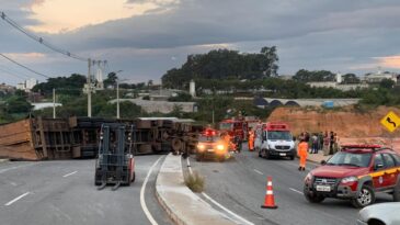 carreta-dos-correios-tomba-e-motorista-e-socorrido-em-estado-grave