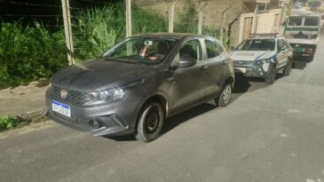 carro-roubado-e-encontrado-danificado-por-tiros-em-itabira