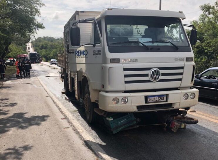 motociclista-morre-ao-bater-de-frente-com-caminhao-na-br-251