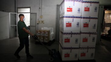 mais-de-1-milhao-de-vacinas-contra-covid-19-chegam-em-minas