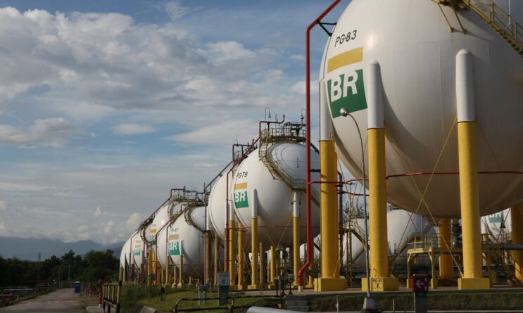 petrobras-anuncia-aumento-de-39-no-gas-natural-para-distribuidoras