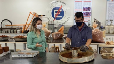 vale-lanca-infraestrutura-viaria-com-doacao-de-areia-da-mineracao-de-ferro
