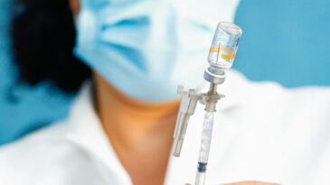 imunizacao-contra-covid-19-so-e-efetiva-apos-receber-as-duas-doses