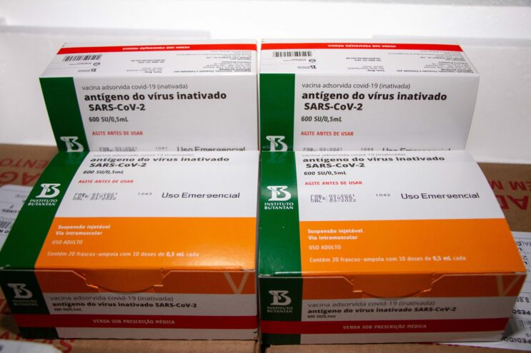 mais-30-400-doses-da-coronavac-chegam-a-minas-gerais