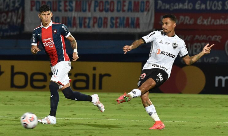 atletico-mg-vence-cerro-porteno-e-assume-lideranca-geral