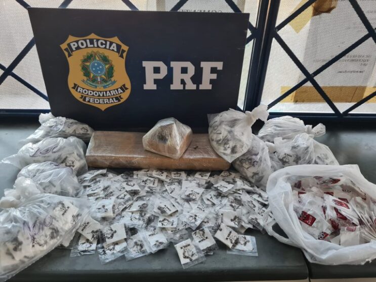 prf-apreende-cocaina-e-maconha-em-onibus-de-turismo