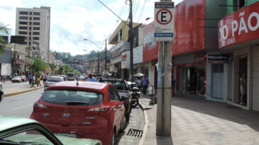 Entenda como funciona o estacionamento rotativo Pare Azul