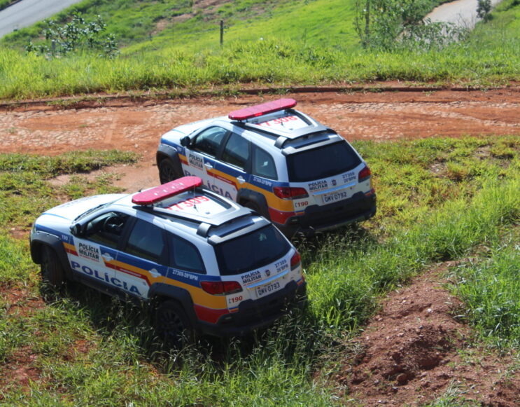 mulher-tem-o-carro-roubado-no-distrito-industrial-em-itabira
