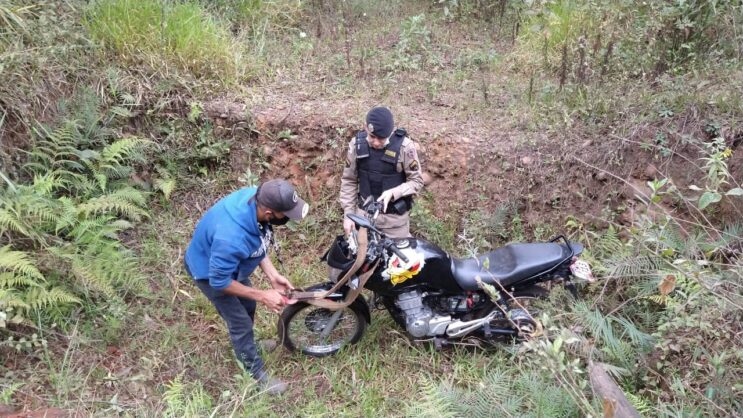 homem-foge-da-policia-e-e-preso-ao-tentar-registrar-furto-da-motocicleta