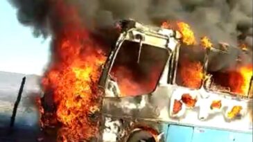 incendio-em-onibus-mobiliza-bombeiros-no-ribeira-de-cima-em-itabira