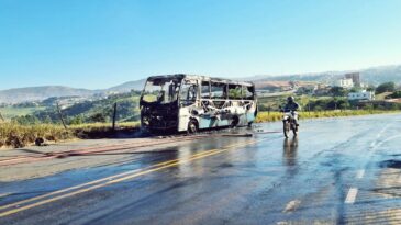 onibus-ficou-completamente-destruido-apos-incendio-em-itabira
