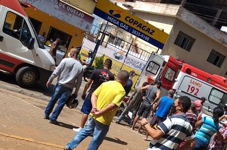 colisao-entre-motos-deixa-mulher-em-estado-grave-no-areao
