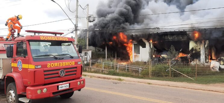 upa-que-nunca-foi-inaugurada-e-destruida-por-incendio-em-itabira