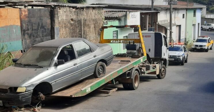 veiculos-abandonados-sao-encaminhados-para-patio-do-detran-em-itabira