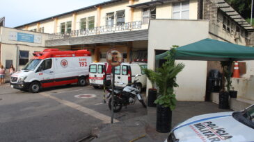 caminhao-capota-em-ribanceira-e-deixa-tres-feridos-em-itabira