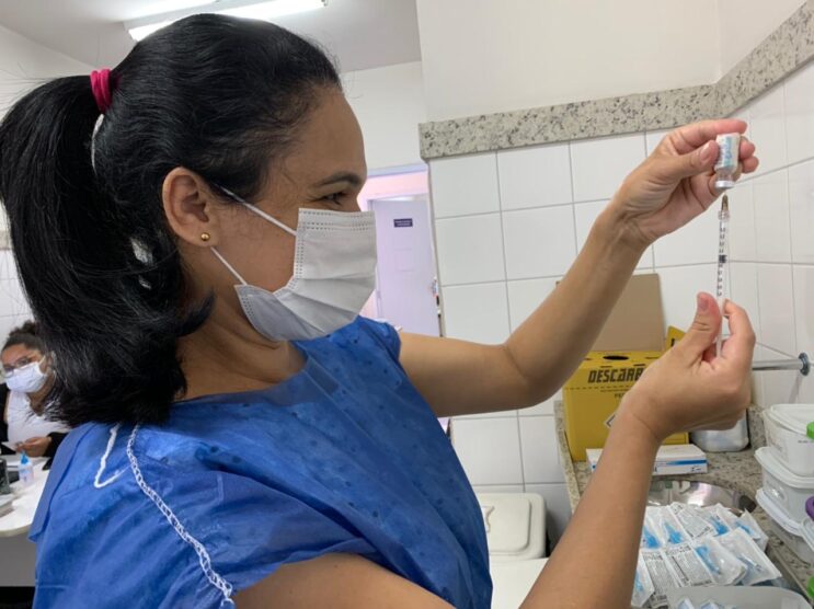 itabira-vacina-grupos-da-educacao-gravidas-e-puerperas-sem-comorbidades-e-pessoas-com-ate-54-anos