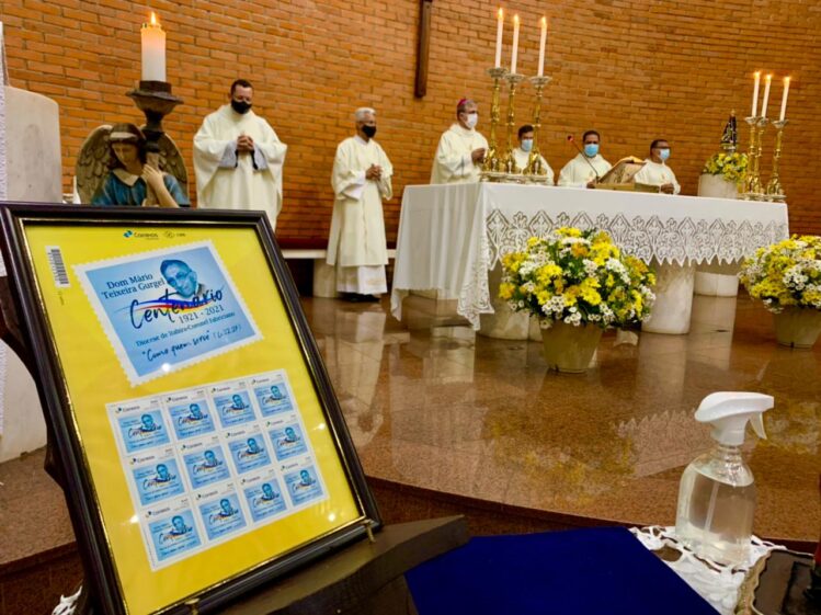 selo-postal-em-memoria-do-centenario-de-dom-mario-e-lancado-em-missa-na-catedral