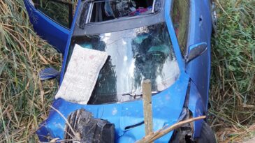 carro-capota-em-ribanceira-e-adolescente-e-socorrida-em-estado-grave