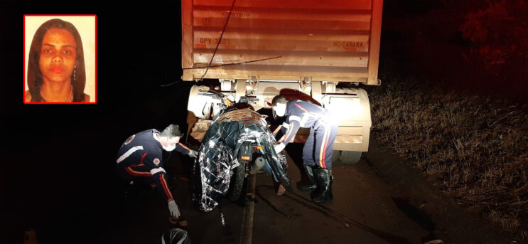 mulher-morre-ao-bater-com-moto-na-traseira-de-carreta-em-itabira