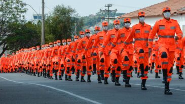 corpo-de-bombeiros-militar-forma-500-novos-soldados