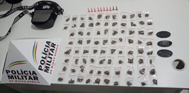 policia-militar-apreende-maconha-e-cocaina-no-juca-rosa