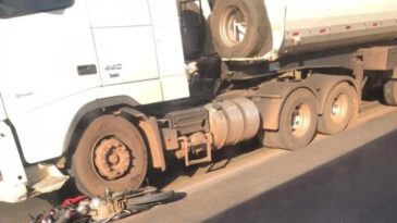 motociclista-morre-ao-colidir-contra-carreta-na-br-381-em-sabara