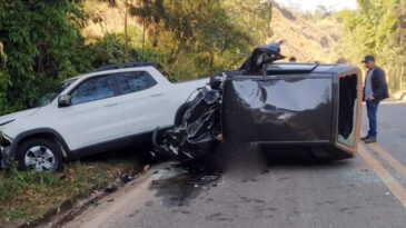 colisao-frontal-deixa-vitimas-fatais-na-mgc-120-em-ferros