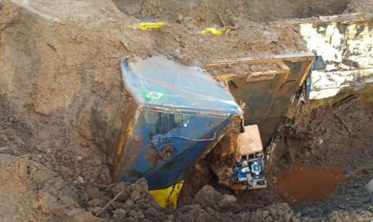 bombeiros-encontram-locomotiva-usada-pela-vale-em-brumadinho