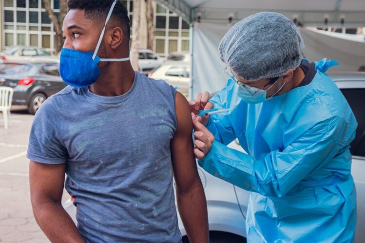 itabira-amplia-vacinacao-contra-covid-19-para-jovens-de-24-e-23-anos