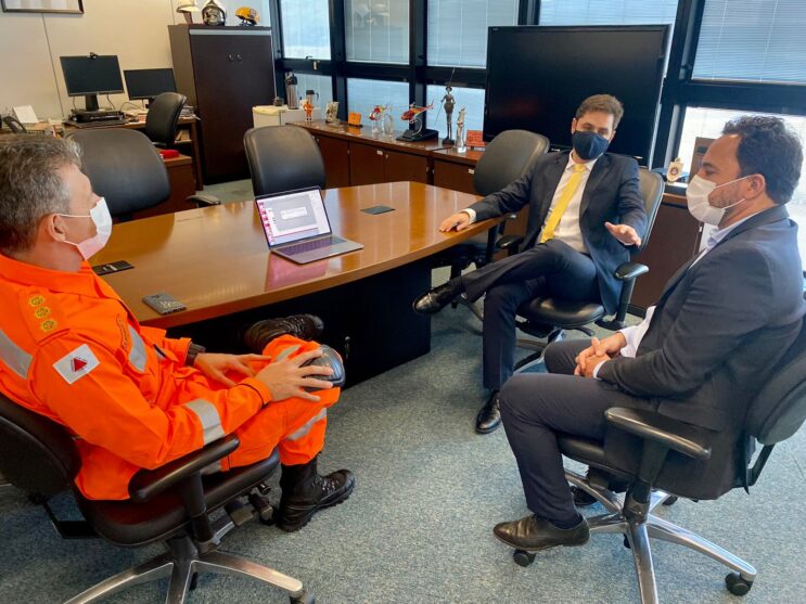 prefeito-oficializa-intencao-de-promover-pelotao-dos-bombeiros-a-companhia