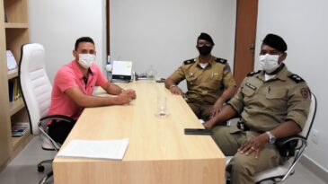 presidente-da-camara-recebe-a-policia-militar-para-falar-do-projeto-de-comunicacao-digital