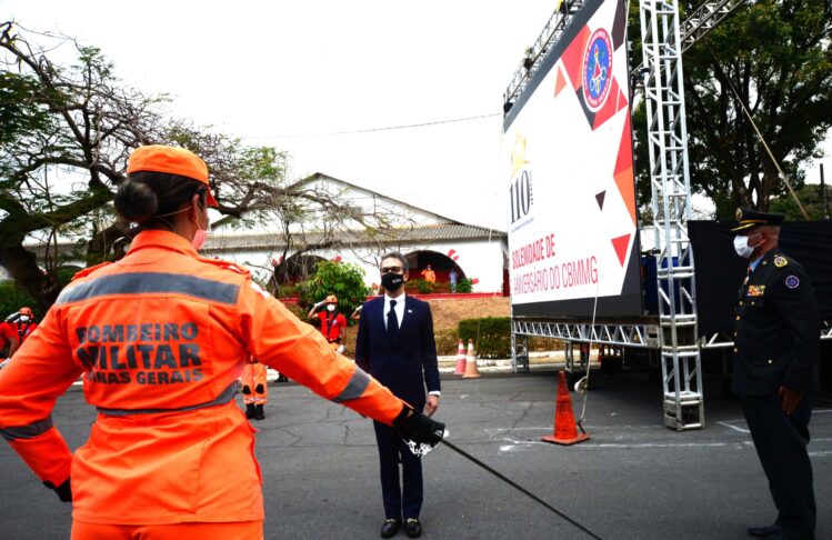 romeu-zema-participa-das-comemoracoes-dos-110-anos-do-corpo-de-bombeiros